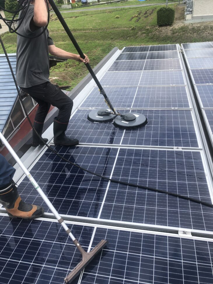  太陽光パネル洗浄　メンテナンス