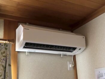 一関市S様邸　台所・居間エアコン交換工事